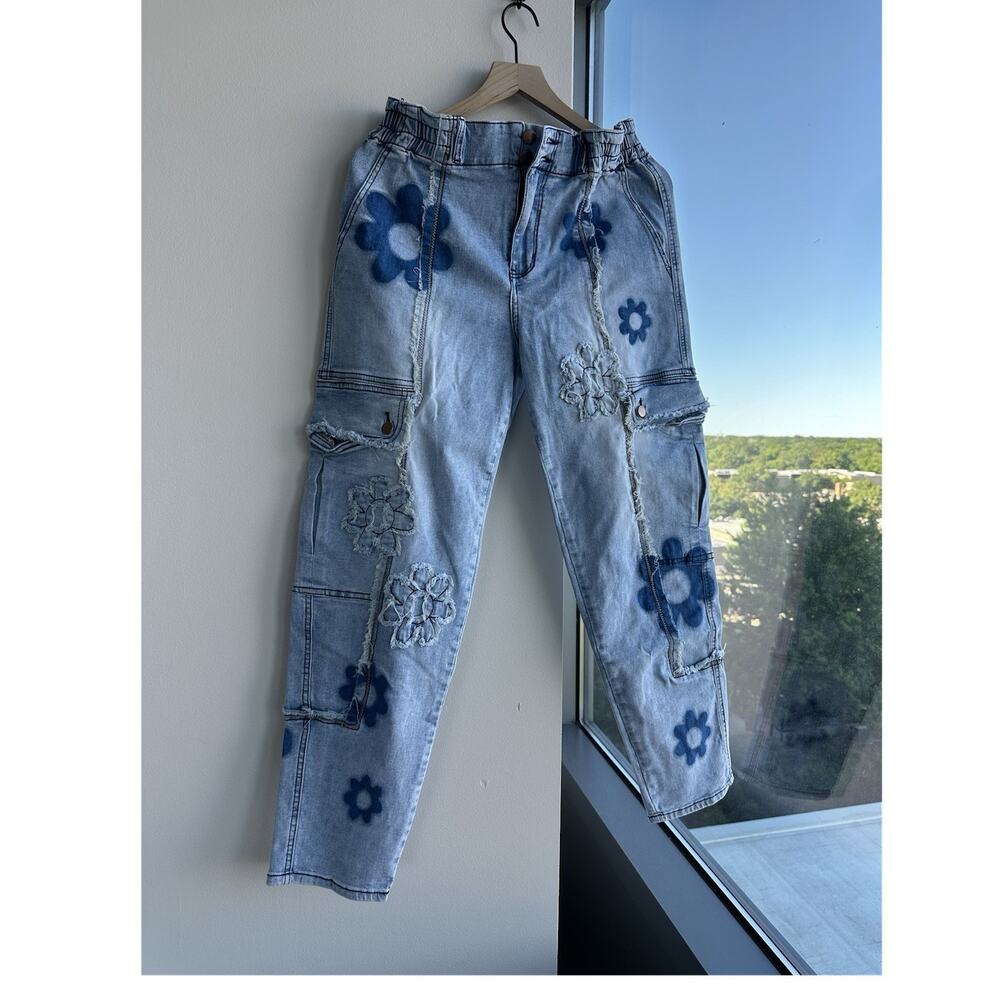 Oli & Hali Light Wash Blue Denim Floral Embroidered Cargo Jeans S